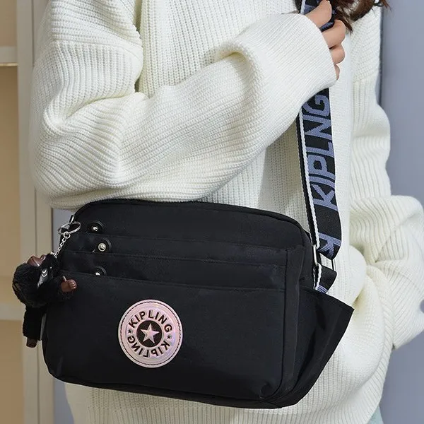 Modna torebka damska na ramię z nylonu, mała listonoszka z wysokiej jakości materiału, designerska torba na ramię o wysokiej wartości, idealna na co dzień, rok 2026.