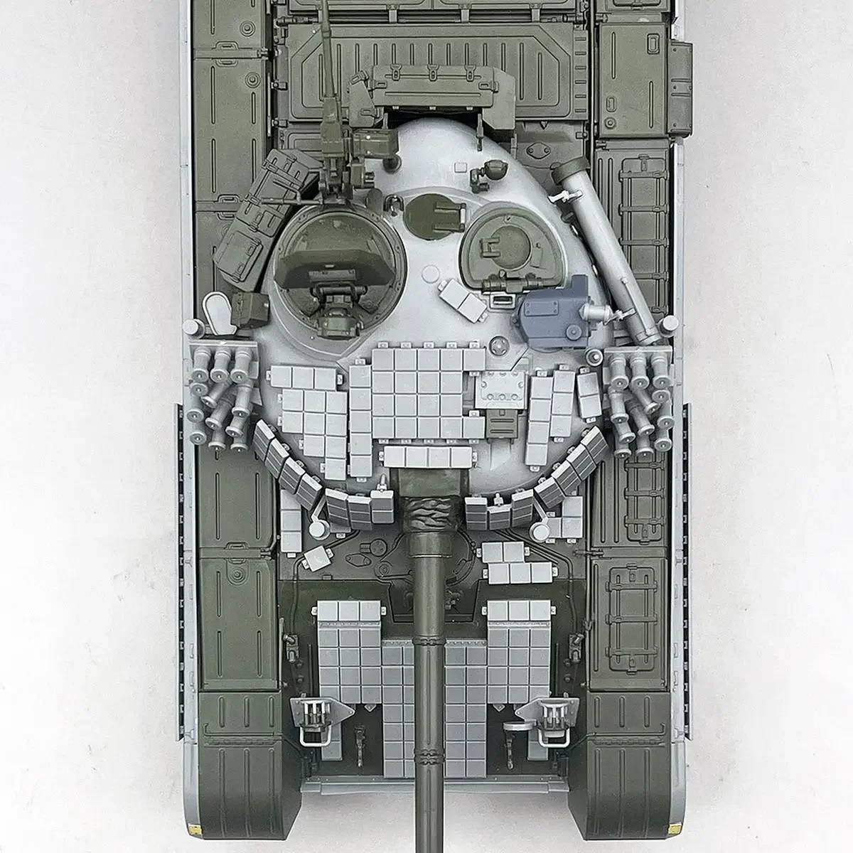 Amusing Plastic Model Toy Tank Ornament 35A069  Scale PT-91 Polish Main Battle Tank 1/35 Assemble Model Kit