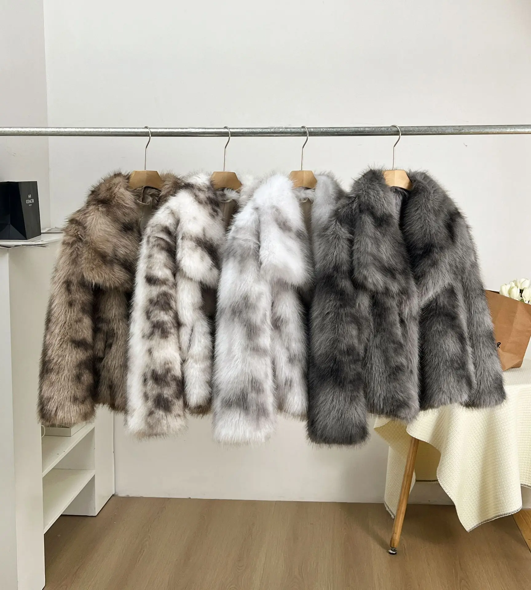 Faux Fur Coats Women Full Sleeve Short Coat Turn Down Collar Thick Warm Y2k Jackets Elegant Open Stitch Autumn Winter Jacket