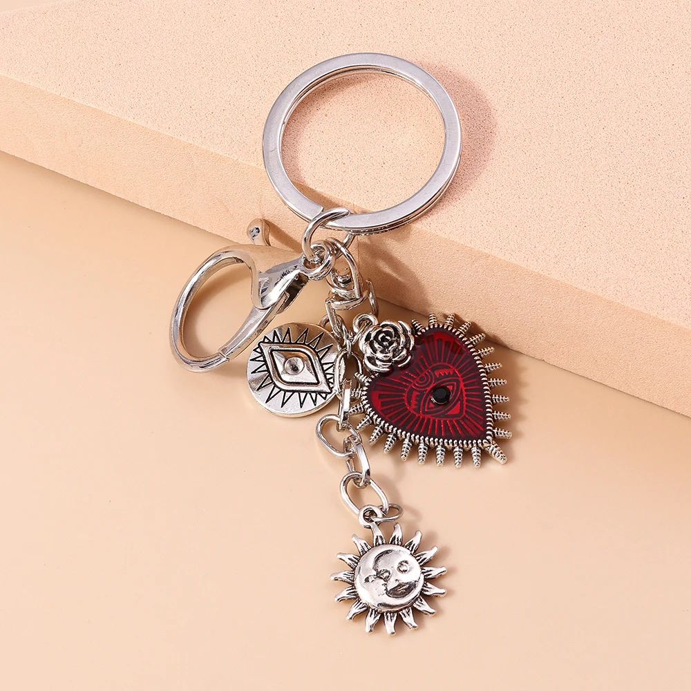 Gotycki czerwony brelok do kluczy Love Hearts Steampunk Metal Sun Eye Brelok do kluczy samochodowych Akcesoria do torebek DIY Biżuteria Prezent