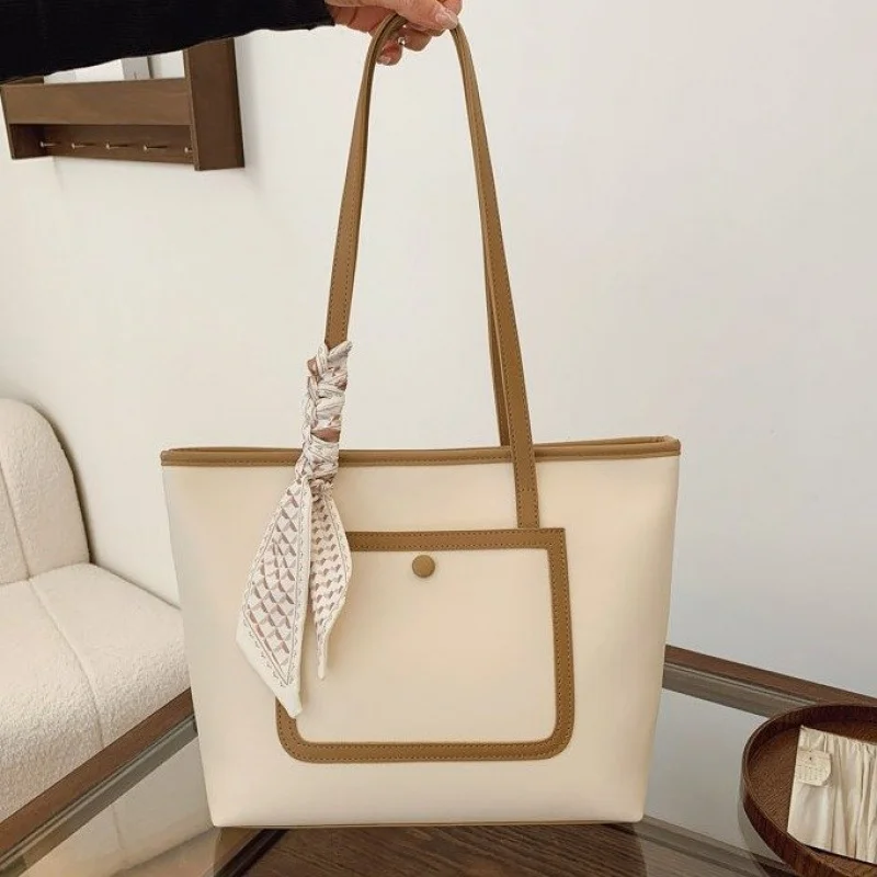 

Luxury Ladies Handbag Made Of Sturdy Leather Boasting Trendy Design And Paris Vintage Commuter Style ​