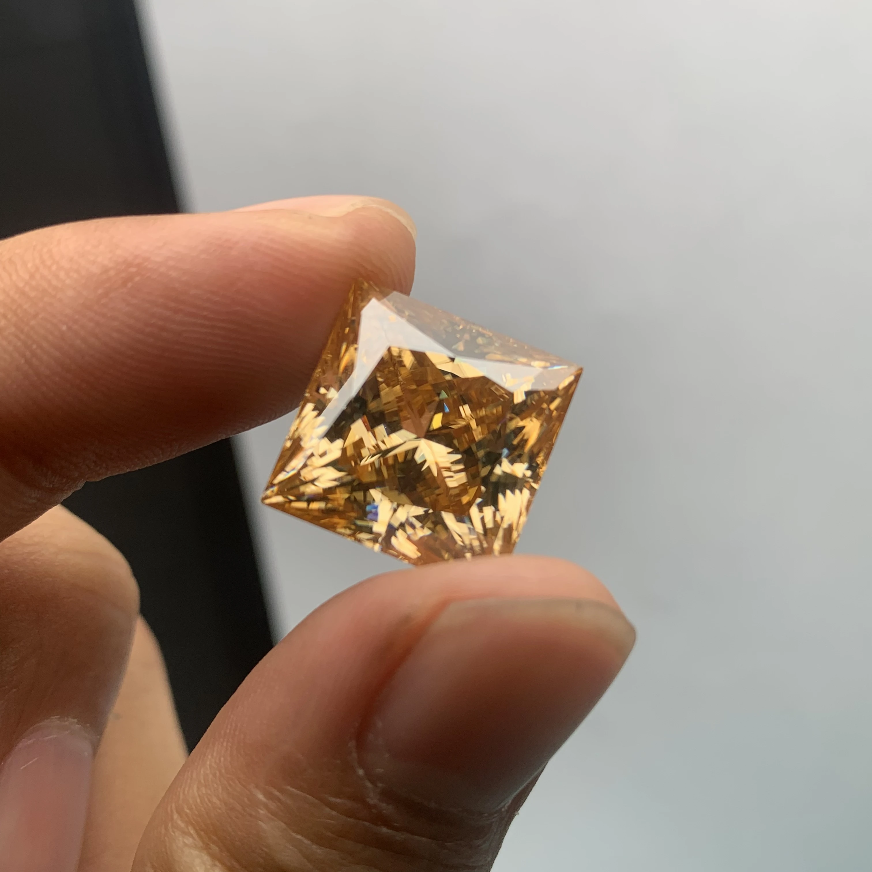 

Pirmiana Champagne Moissanite Princess Cutting Top Quality Loose Gemstone For Jewelry Making