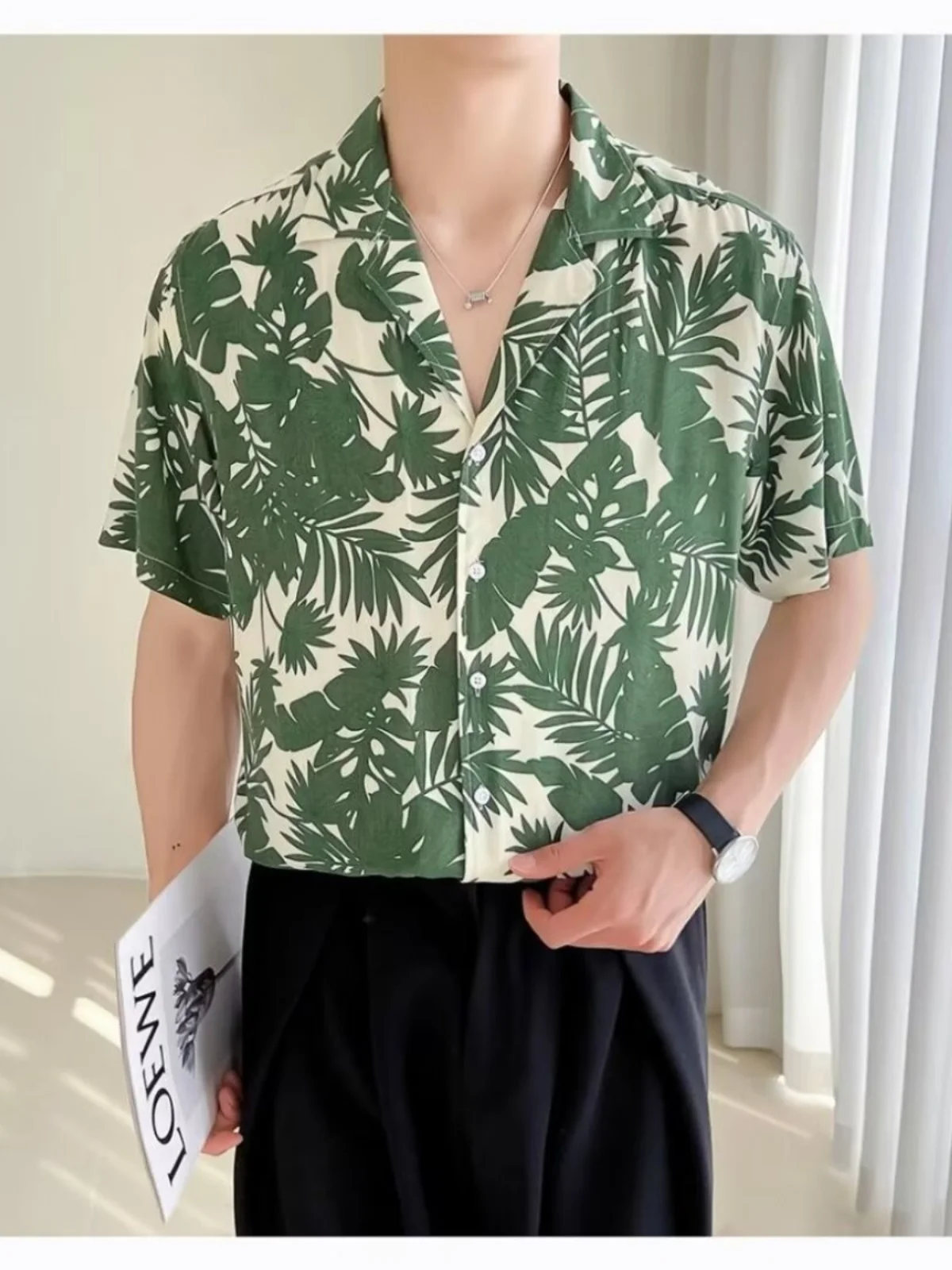 

Men's Summer Lightweight Loose Casual Half Sleeve Floral Shirt Breathable Short Sleeve Beach Vacation Hawaii Style Loose Fit
