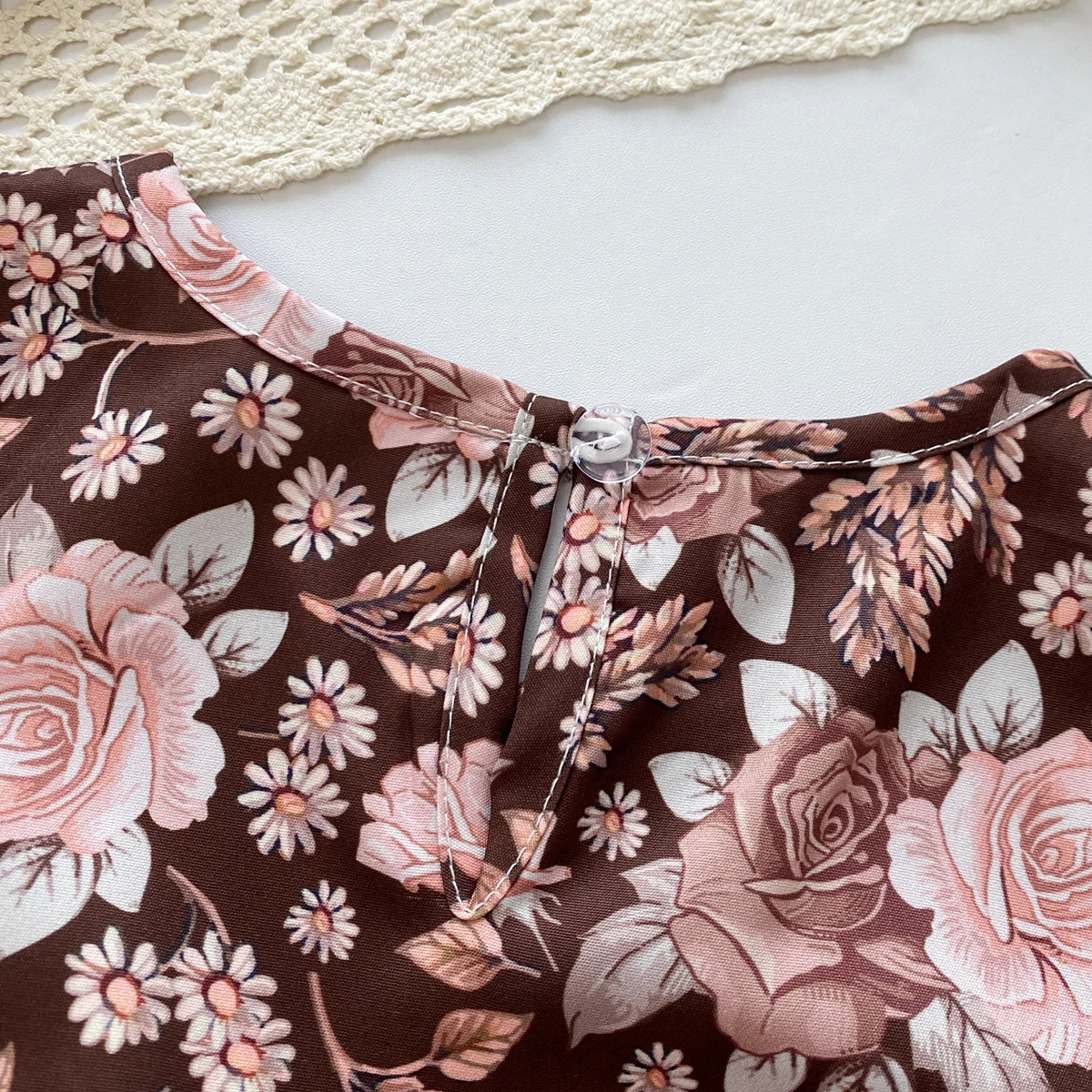Mädchen-Set im Herbst-Urlaubsstil, koreanisches Blumenmuster, ärmelloses Kleid, langärmliges Oberteil, schlichtes 2-teiliges Set, modisch, lässig – Detail 7