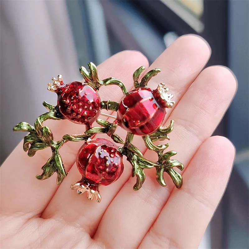 Creative New Fashion Fruit Pomegranate Painting Oil Brooch Female Clothing Lapel Pin Plant Enamel Brooches For Woman