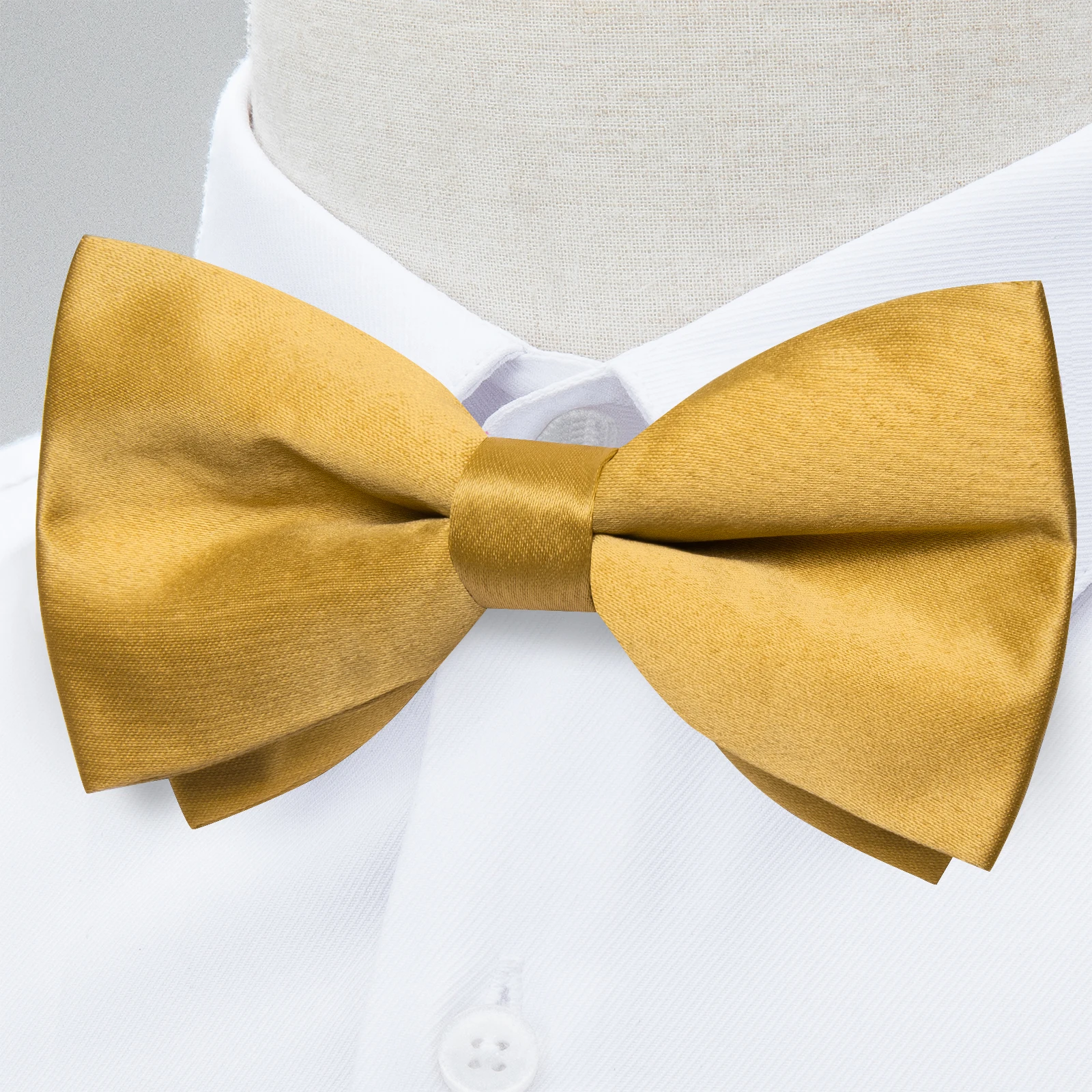 Klassische vorgebundene Fliege für Herren, Accessoire, goldfarbene Herrenfliege, Einstecktuch, Manschettenknöpfe, Set, Hochzeit, Business, Schmetterlingsknoten, Geschenke – Detail 5