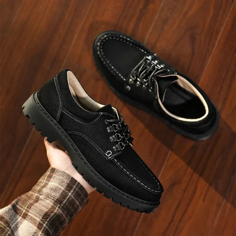 

Новые нишевые однотонные высококачественные замшевые туфли на шнуровке в стиле ретро с низким берцем, модные и универсальные мужские повседневные прогулочные туфли больших размеров