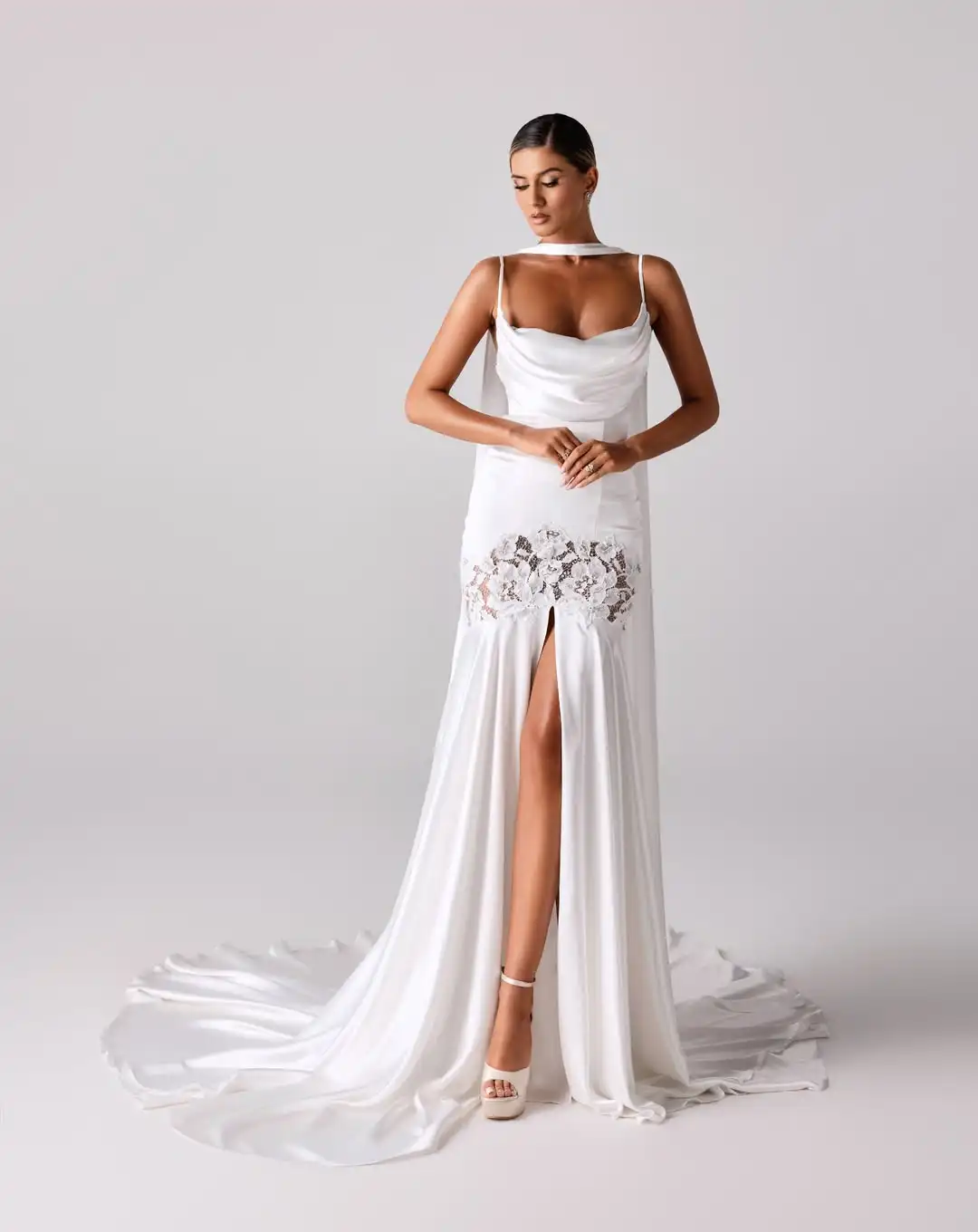White Satin Slit Wedding Dresses Spaghetti Straps Lace Bridal Gown with Slit Scarf Elegant Party robe de mariée Customized