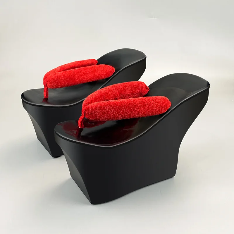 Sandálias Geta de Cosplay Plataforma nas Cores Preto e Vermelho - Acessório para Kimono Japonês