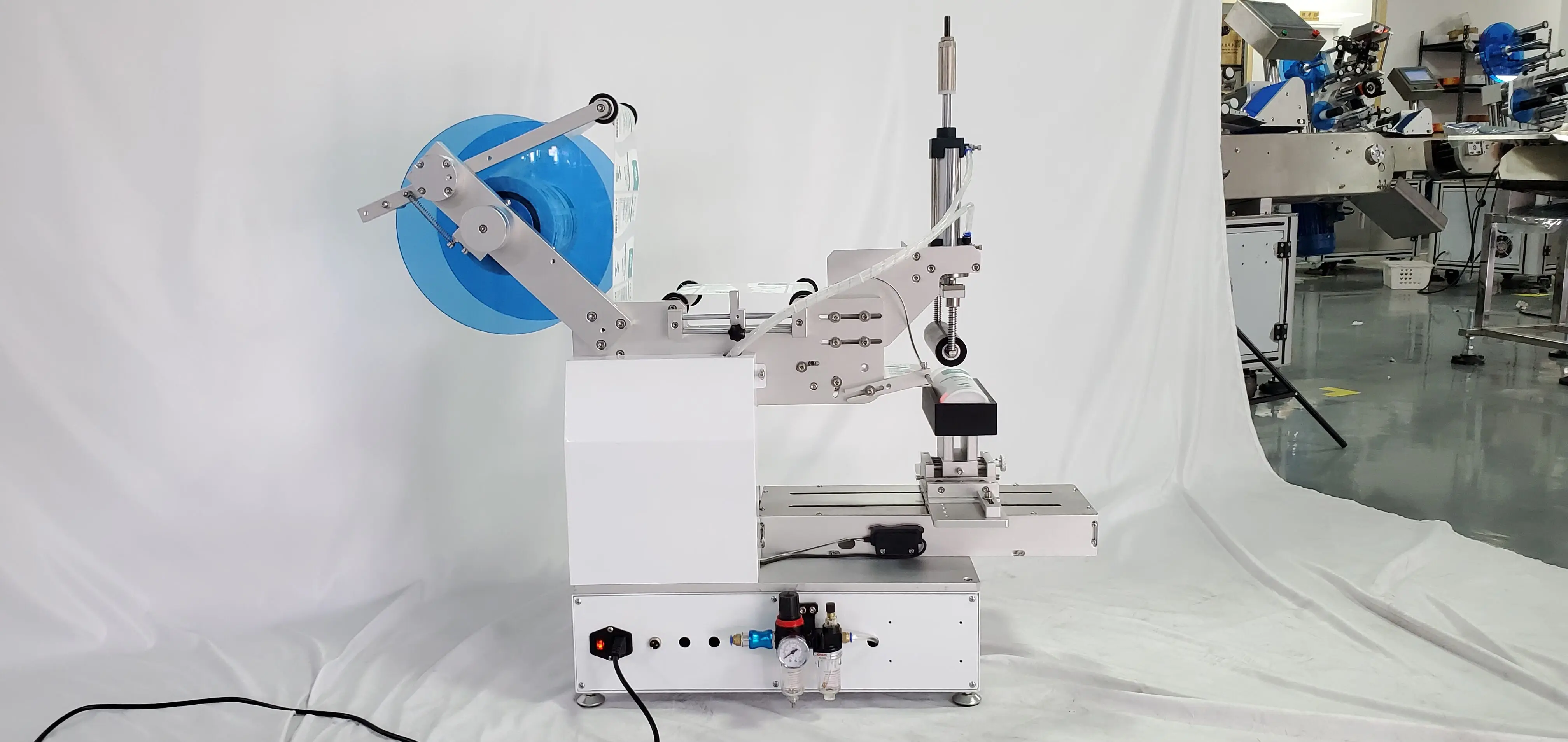 MT-50 Taletop Semi Automatic Round  Bottle Laeling Machine With Date Code Printer