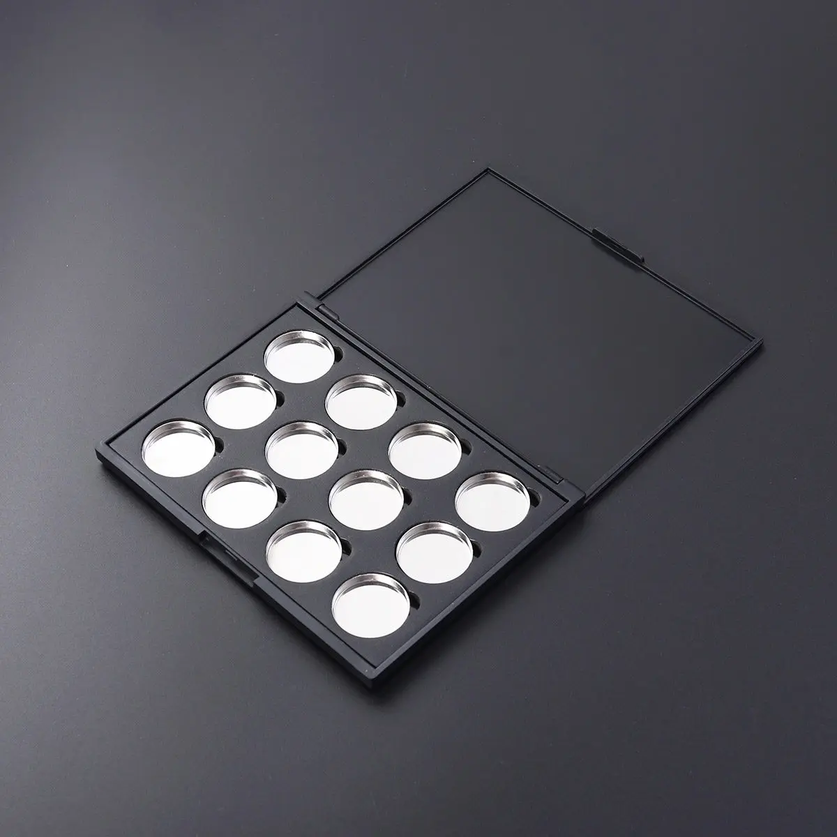 Empty Lightweight High Capacity Magnetic Case Eyeshadow Case Pallet Professional Makeup Artists Travel Friendly