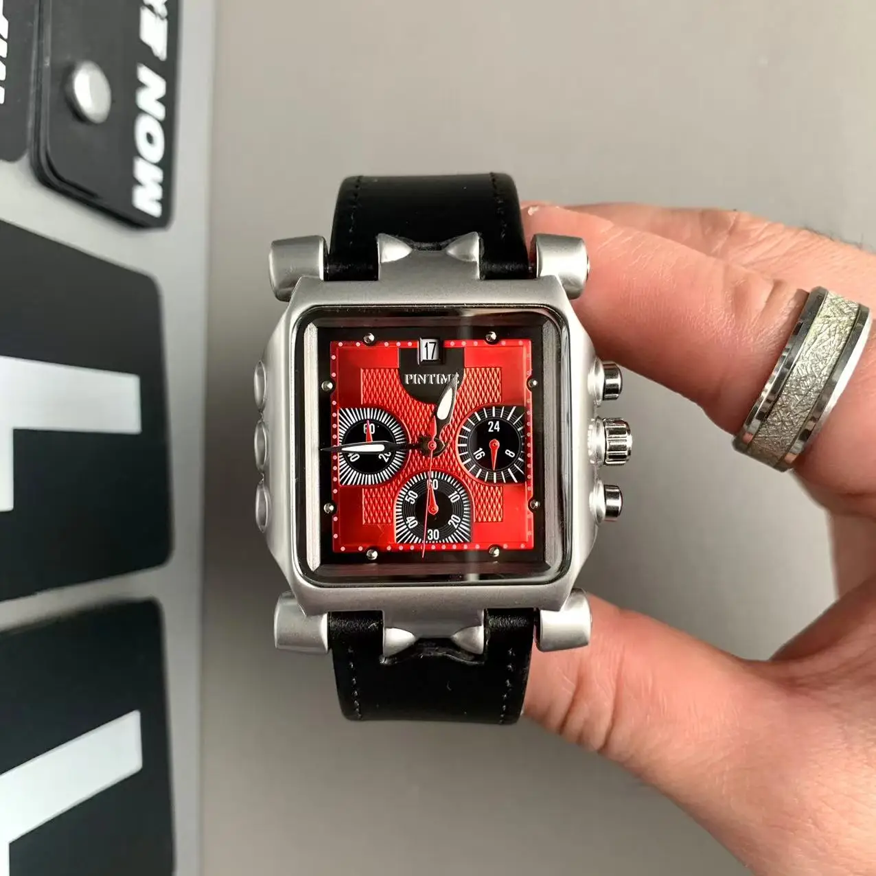 Original Square-Faced Quartz Men's Watch with Leather Strap Business-Casual Style Date Display Multi-Time Zone Functionality