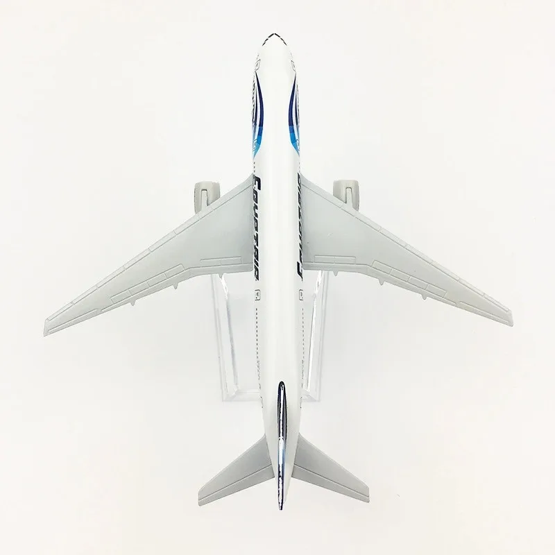 Giocattolo in scala di aeroplano 16 cm Egptair B-777 Modello di aereo B777 Passeggeri Giocattoli educativi per bambini Decorazione modello in lega