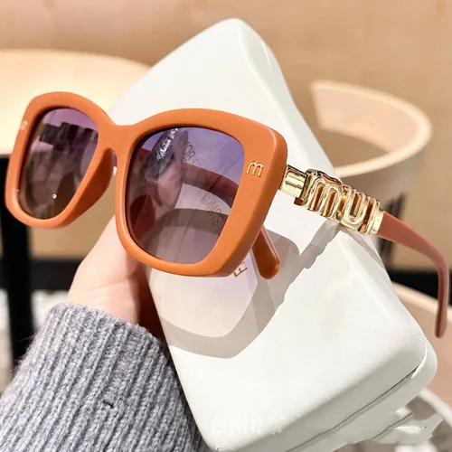 Imagen 2 del producto Gafas de sol con montura cuadrada grande a la moda para mujer, textura de moda, patillas con letras de borde grueso, DS-5147, nuevo 2025