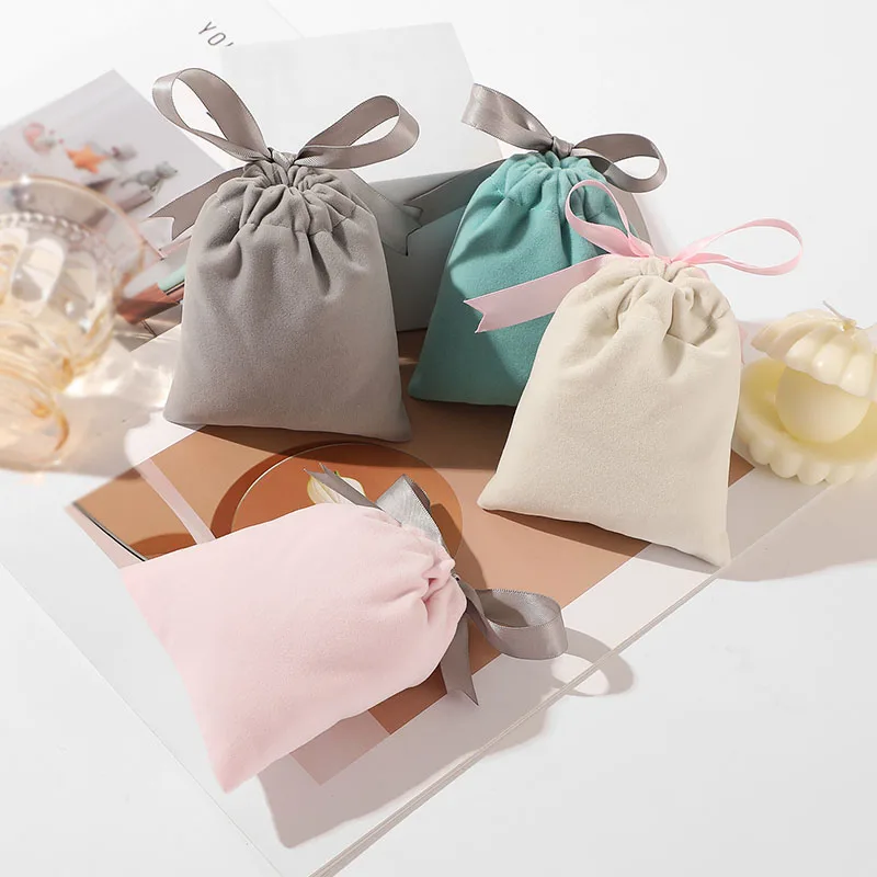 

50pcs/lot Wholesale 7*9cm, 10*12cm Plush Velvet Pouches Bags For Rings Earrings Jewelry Packaging Drawstring Bag Logo Print