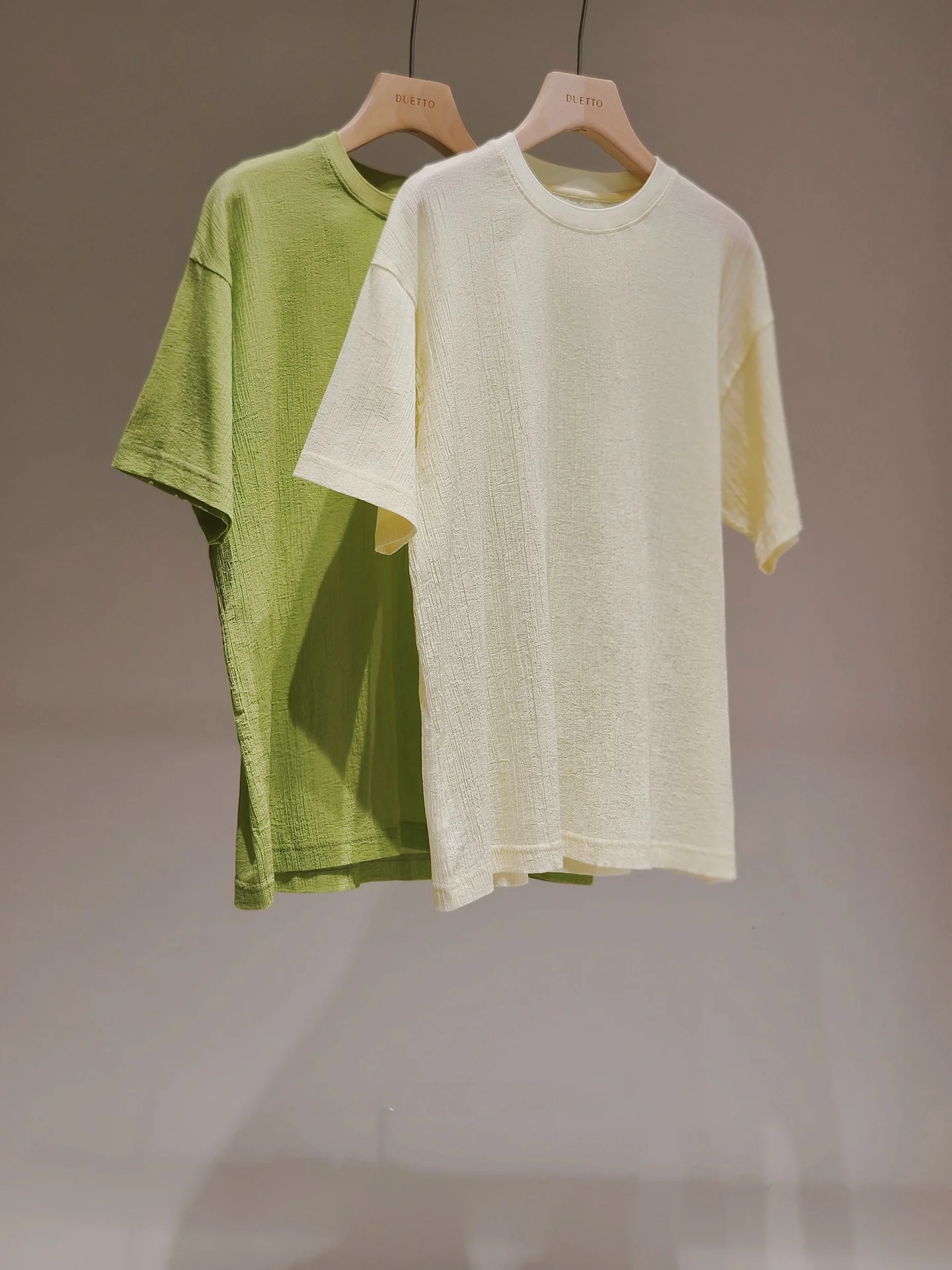 

Футболка Duetto Lemon Ice Sand Texture свободного кроя из 100% хлопка с эффектом утяжки, не мнется, с круглым вырезом, повседневная, больших размеров