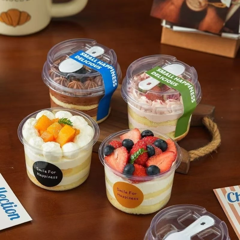 

50pcs Round Pudding Cups, Disposable Party Cups with Lids and Spoons, Transparent Mousse Cake Boxes, Yogurt Cups Packaging Box