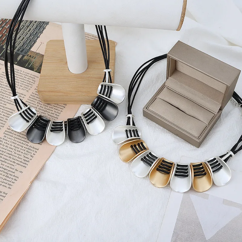 DIY accessories Short necklace foreign trade explosion ins female irregular European and American retro simple metal jewelry