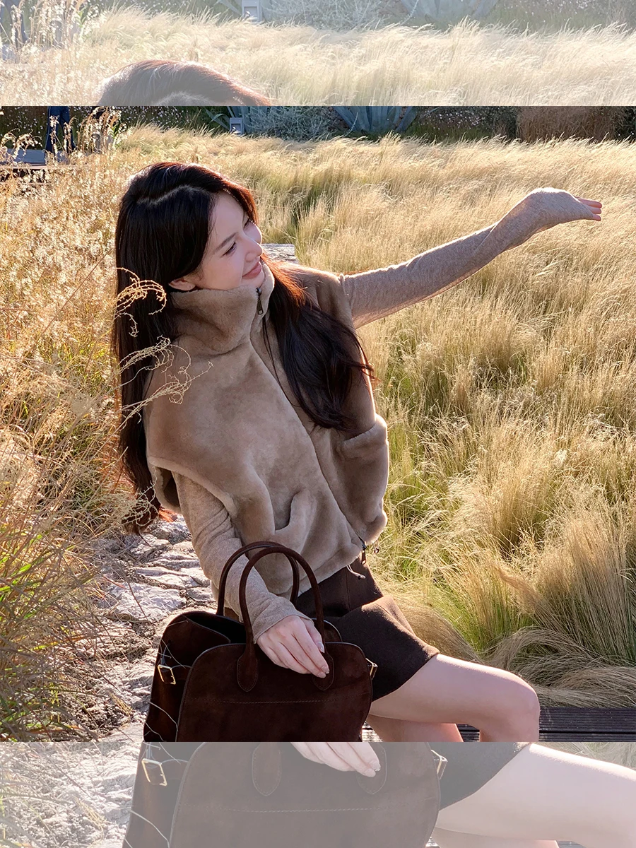 

Повседневный уютный жилет из австралийской мериносовой шерсти с мехом, шерстяная юбка, кожаные и меховые элементы, интегрированная теплоизоляция, универсальный цвет и размер