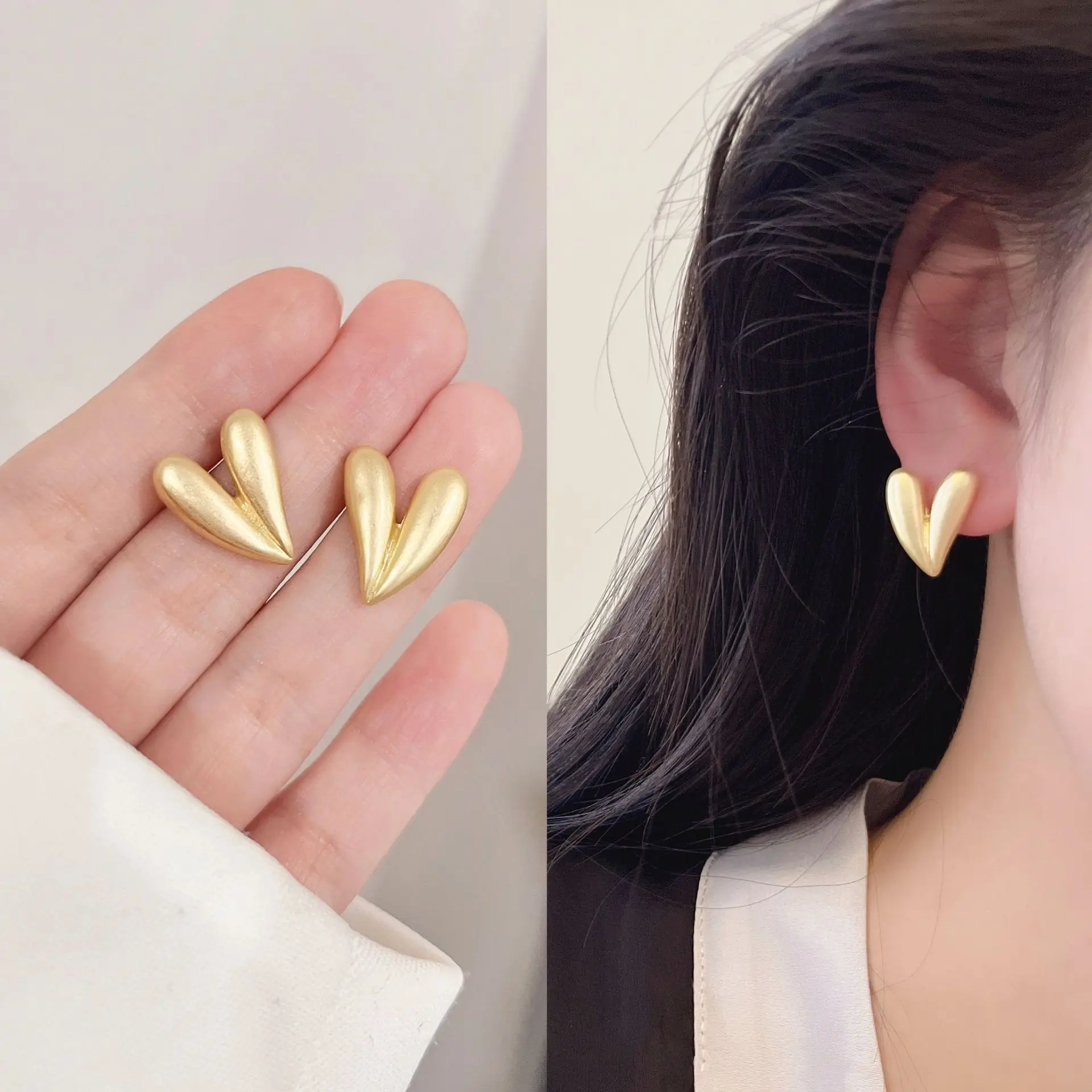 

Simple Design Retro Love Metal Heart-shaped Matte Gold Earrings A Versatile Daily Accessory for Girls in 2025 Fashion Jewelry