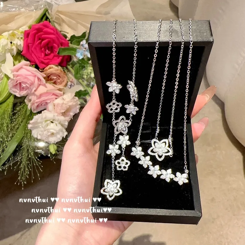 

New Exquisite 925 Silver Elegant Flower Floral Pendant Necklace Micro CZ Stone Gorgeous Clavicle Chain Wedding Bridal Jewelry