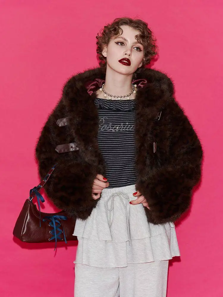 Manteau en fausse fourrure épais à manches longues à capuche avec boucle en PU, style japonais élégant, mode mondaine, chaud, pour femmes, hiver