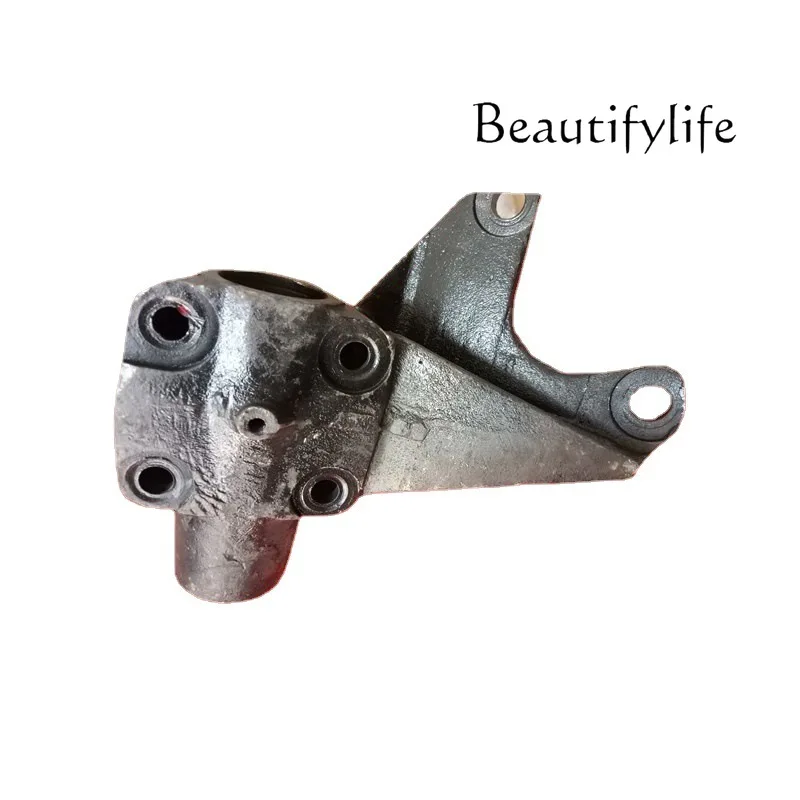 fornire-1990004410032-staffa-sterzo-inferiore-destra-con-trazione-integrale