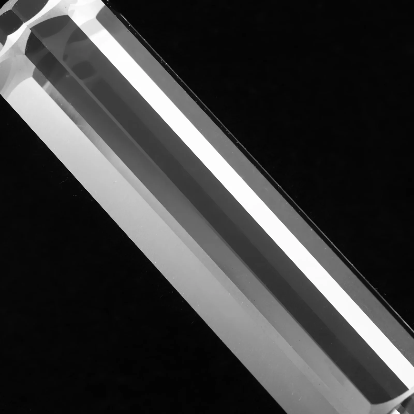 Durable Hexagonal Optical Prism Compact and Portable Perfect for Science Classes and Educational Demonstrations