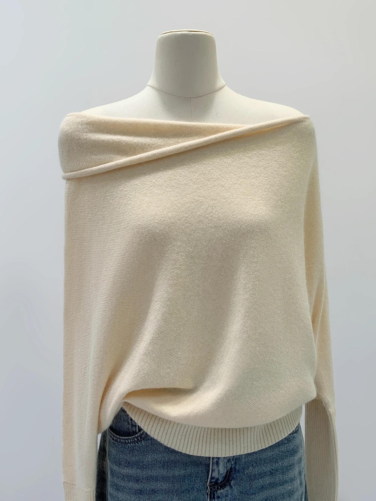 

Oatmeal Shoulder Bared Long Sleeve Knitted Sweater Women's Fashion Autumn New Style Soft Comfortable Wool Blend Single Wear Top