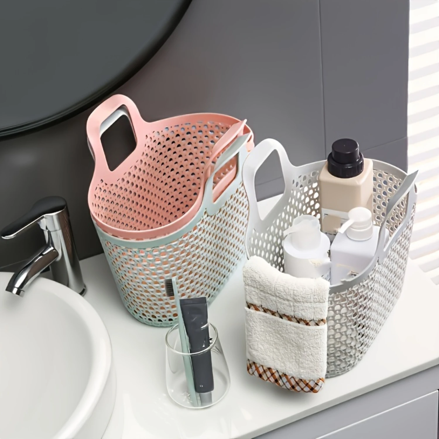 Classic Style Plastic Shower Caddy Basket - Multipurpose Handheld Bath Organizer with Handle, for Bathroom  and Organization (1-