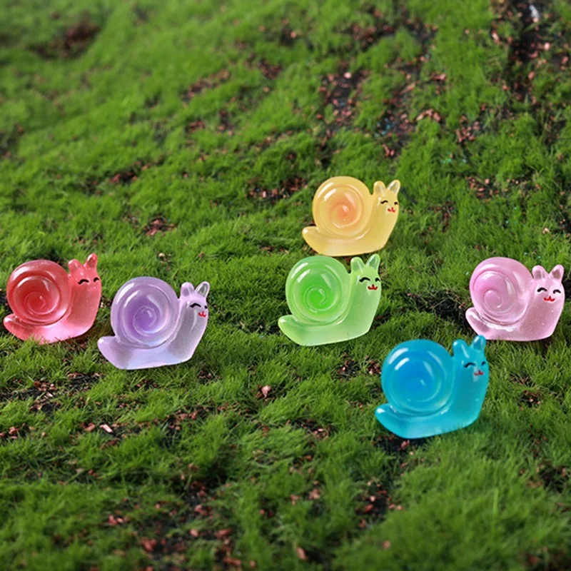 20Pcs Glowing Mini Snails Miniature  Moss Micro Landscape Decoration Glow In The Dark Snails Figurines Fairy Garden Accessories