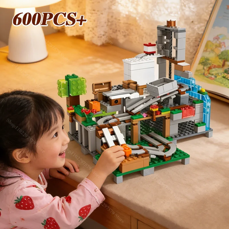 

Набор для сборки замка из 600 деталей: приключения, животные, рельсы для карьерных вагонов, водопад, деревья. Креативная игрушка для детей, подарок на день рождения.