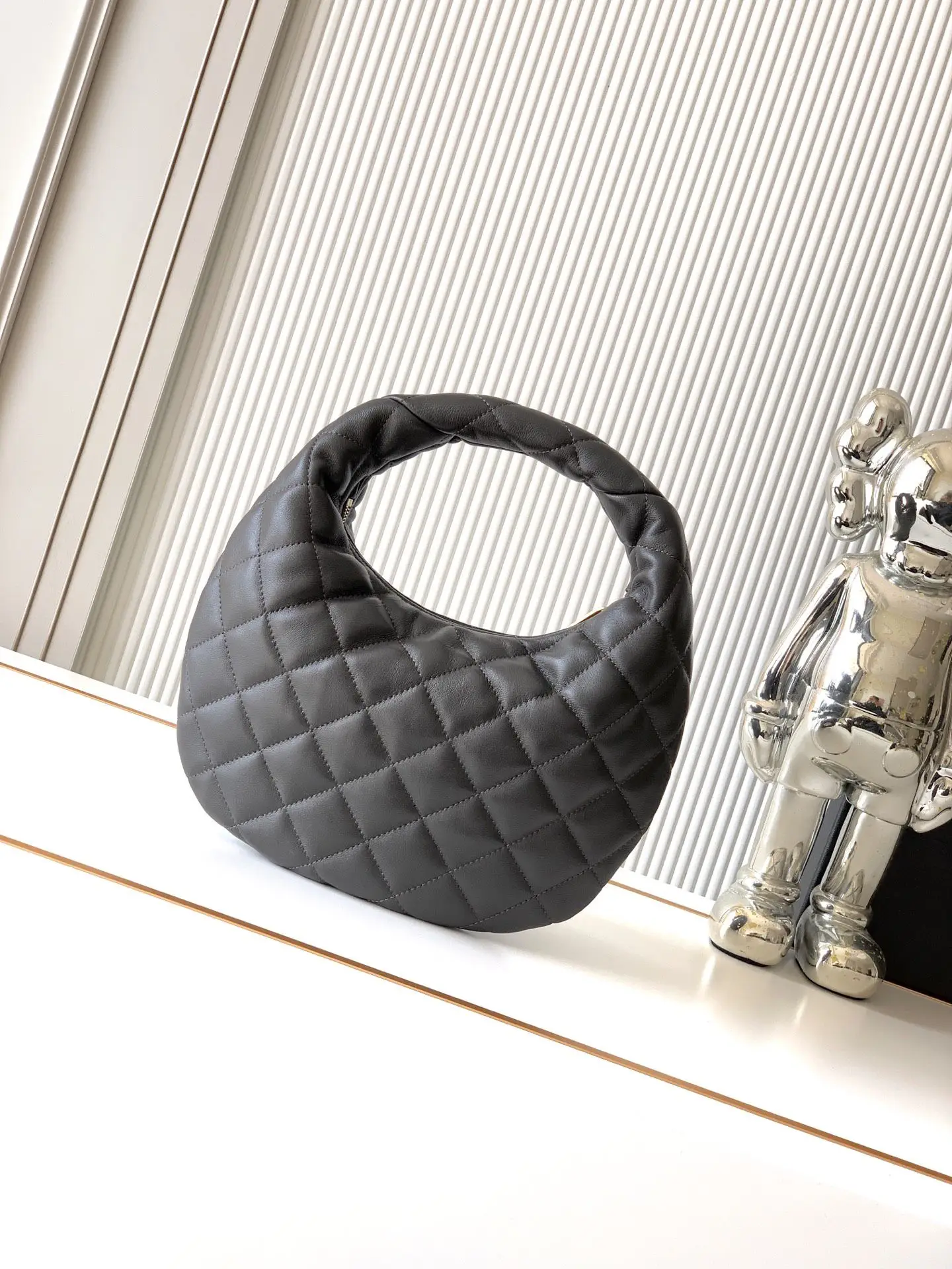 

Women's Elegant Black Quilted Shoulder Bag, Luxurious Touch & Roomy Design, Perfect for Casual and Semi-Formal Occasions