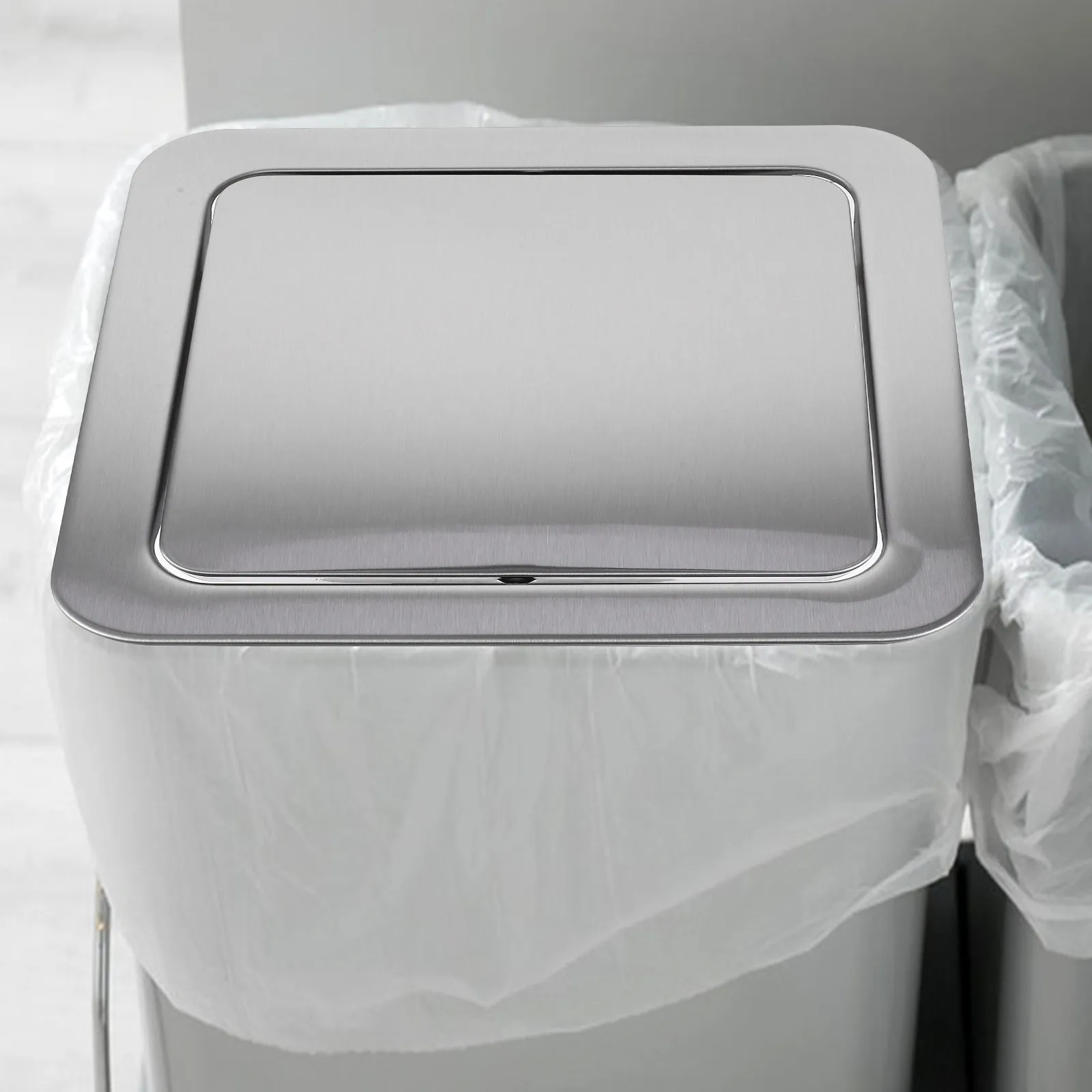 tapa-de-acero-inoxidable-para-cubo-de-basura-empotrado-con-diseno-compacto-y-abatible-accesorio-para-cocina-y-bano