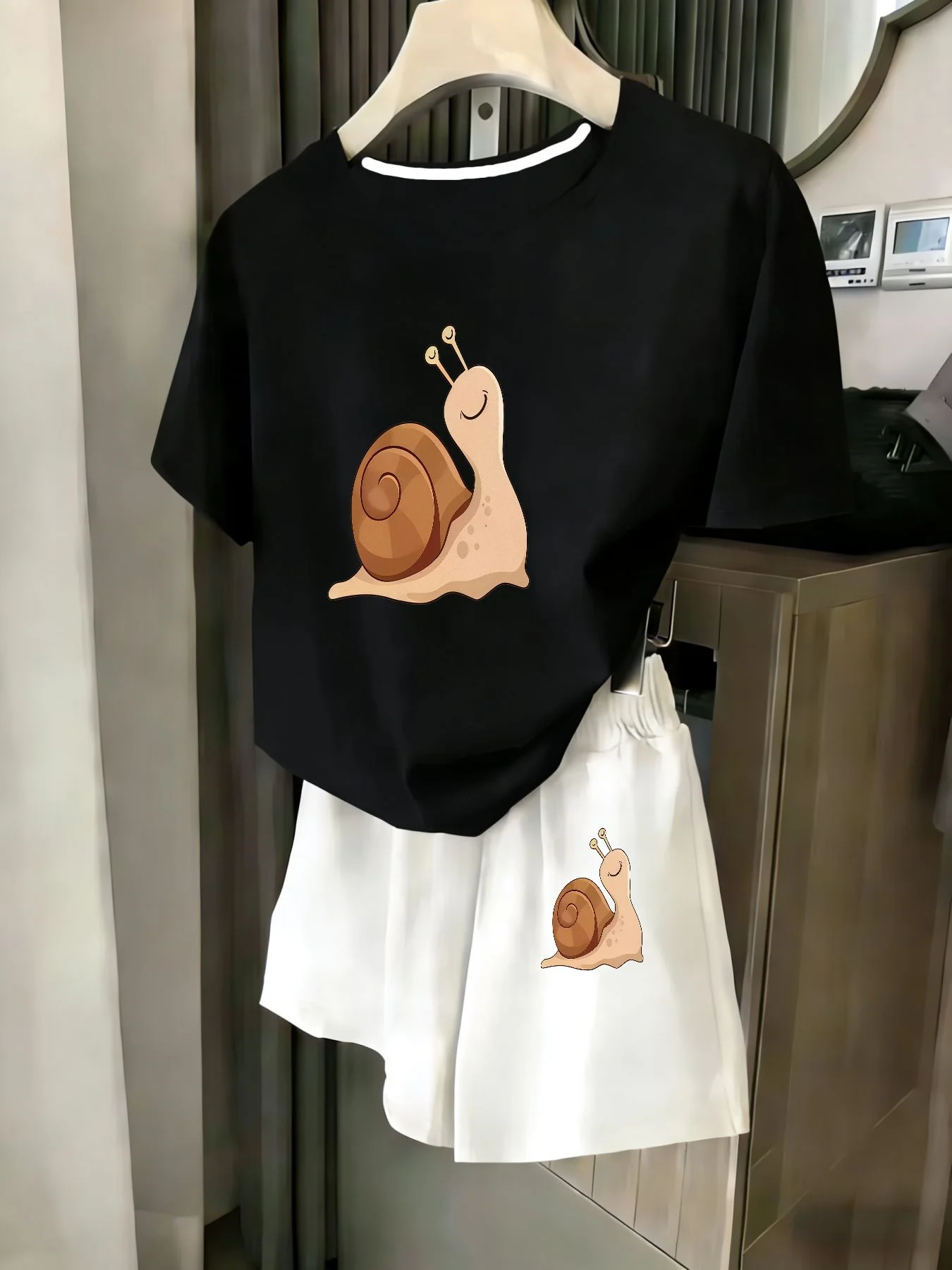 

Ladies 2-Piece Set Summer Beach Vacation Casual round Neck Short Sleeve Random Print T-Shirt Elastic Waist Shorts Suit Comfortab