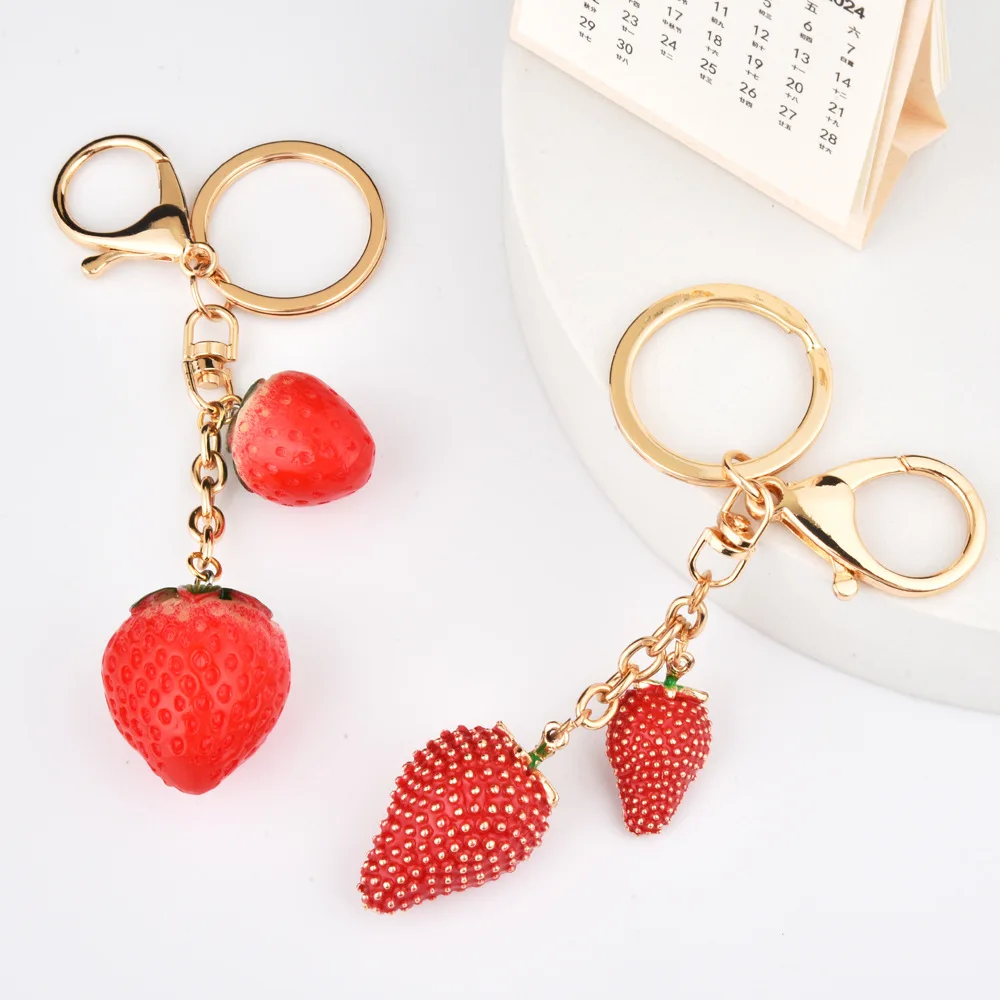 

Creative and exquisite alloy painted oil, fresh strawberry keychains, birthday gift keychains, ladies' bag pendants