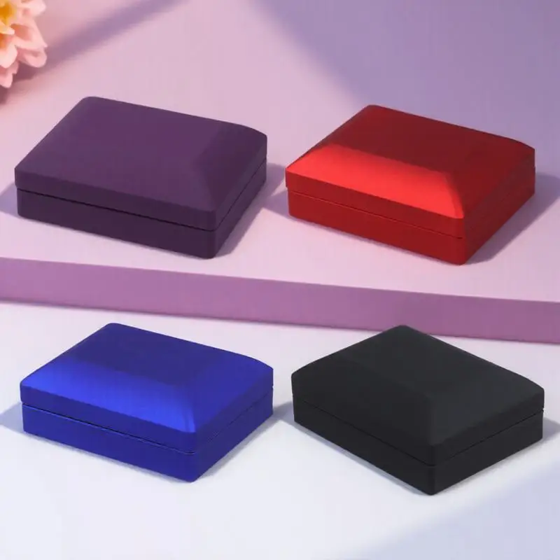

Led Lighted Jewelry Box Purple 7X9X3.2Cm Rubber Lined Durable Dustproof Scratch Resistant Spotlights Inside Gift Container For