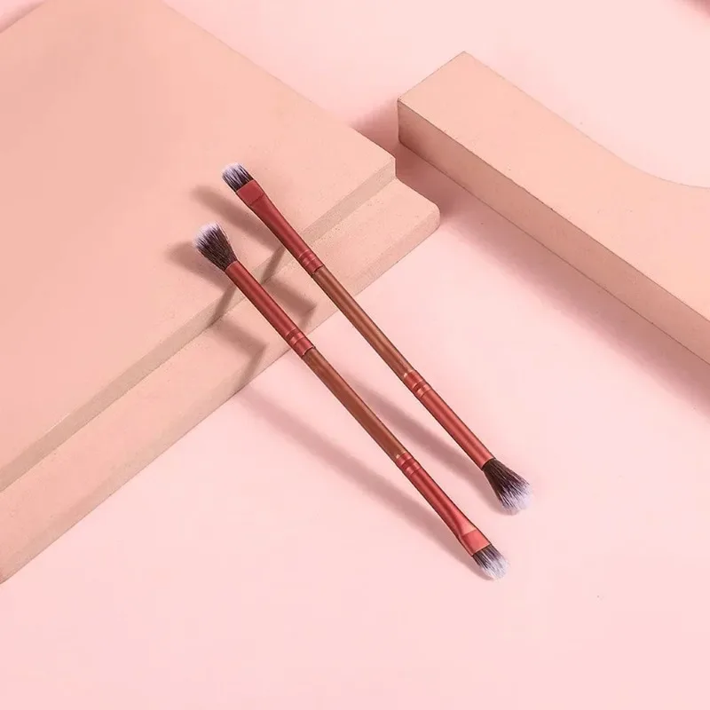 Pincel de maquiagem profissional de cabeça dupla, cabo de liga, sombra de olhos e pincel de contorno de nariz para mistura de precisão, 1 peça