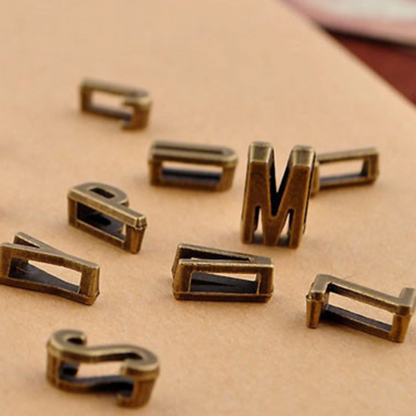 Artisanat DIY Alphabet Lettre "A-Z" Glisser Charme Perles Fit 7mm Curseur Bracelets