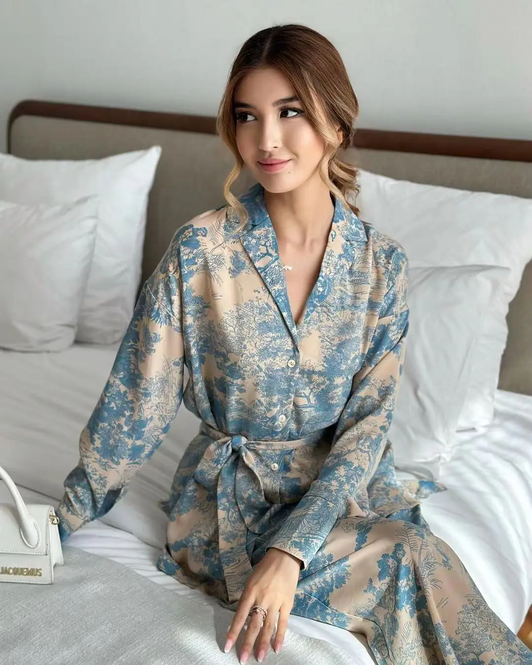 Set Celana Lebar Bermotif dengan Ikat Pinggang Faion Ensemble Bahan Poliester Koleksi Musim Panas 2023 Pakaian Premium Wanita