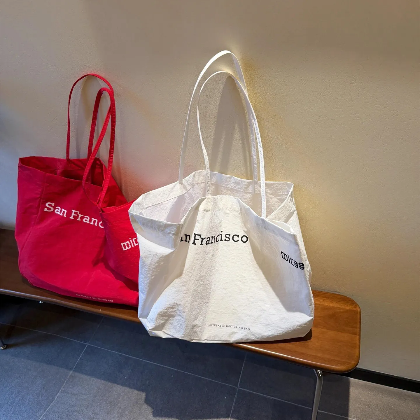 borsa-tote-casual-in-tela-e-nylon-con-stampa-lettering-grande-capacita-leggera-pieghevole-da-donna-per-pendolari-e-shopping