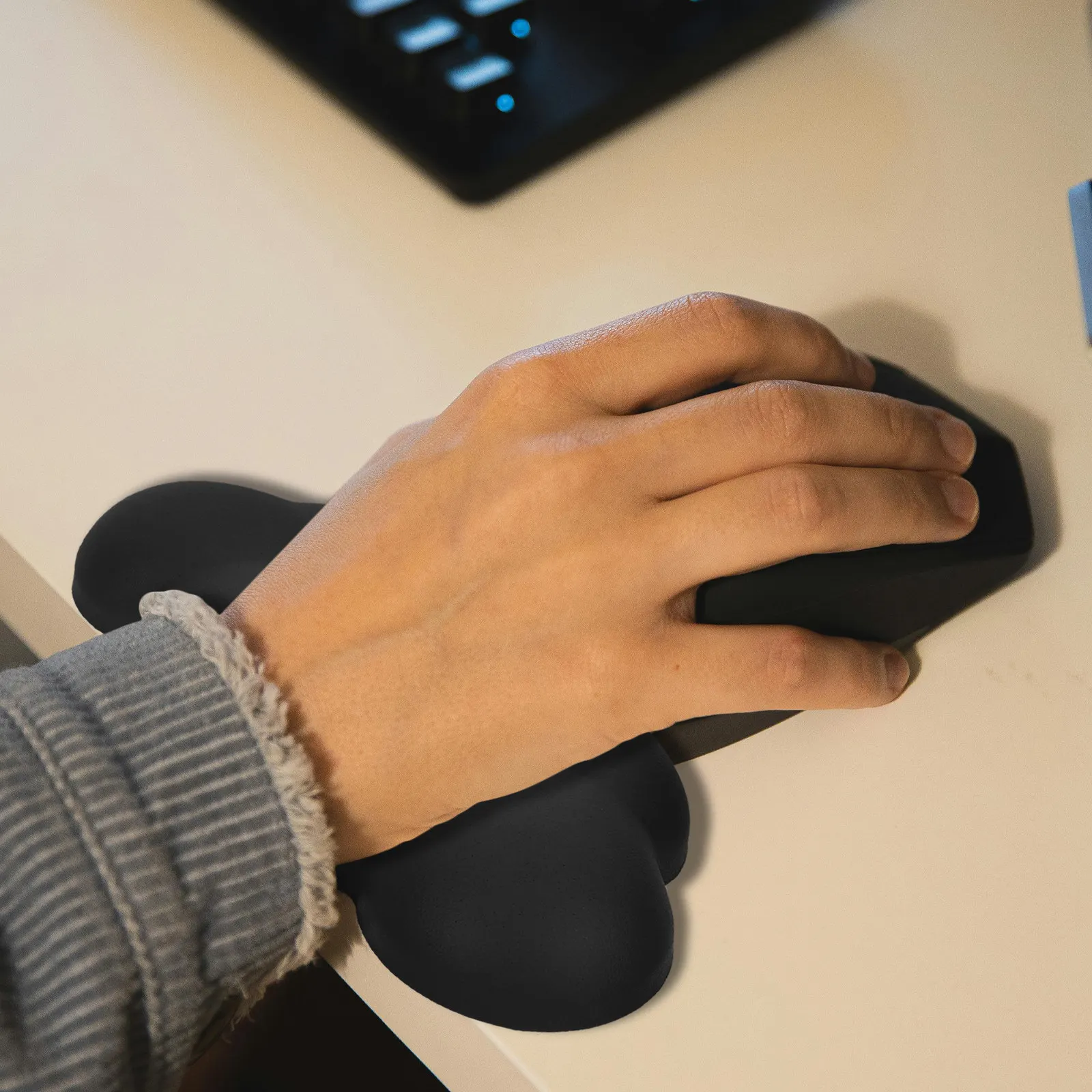 Comfortable Keyboard Wrist Rest Pad with Non Slip Base for Office Home Gaming Typing Ergonomic Hand Support Fatigue Reducing
