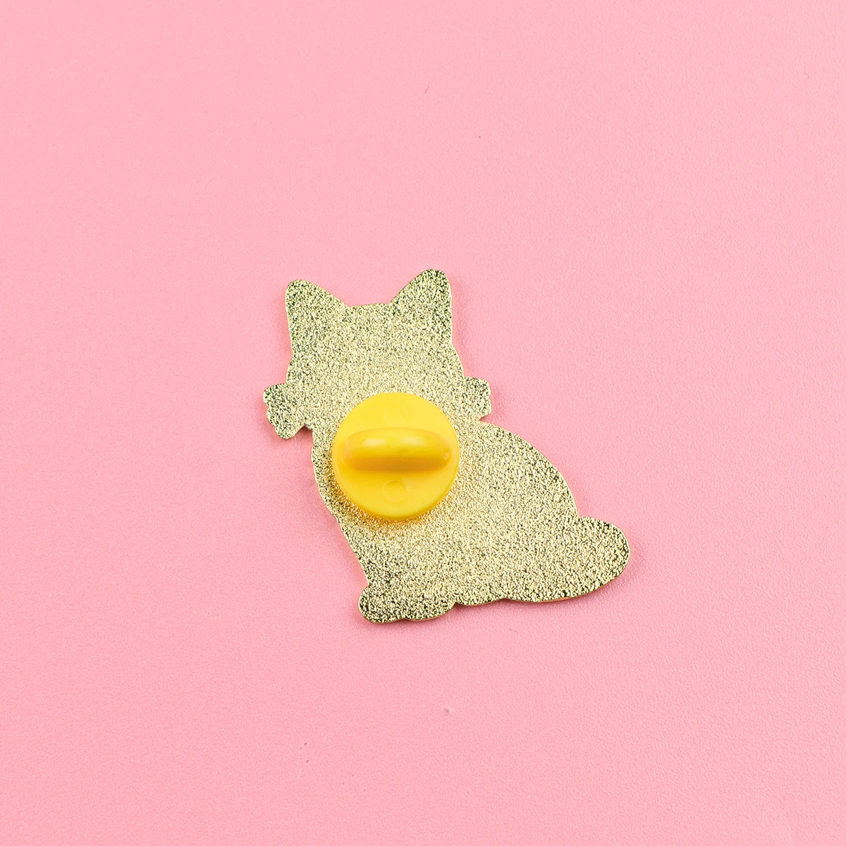 Niedliche Katzenbrosche mit Fliege, Siamesische Ragdoll Sphynx Metall-Emaille-Anstecknadel, Abzeichen für Rucksack, Kleidung, Accessoires, Schmuck, Geschenk für Freunde – Detail 1