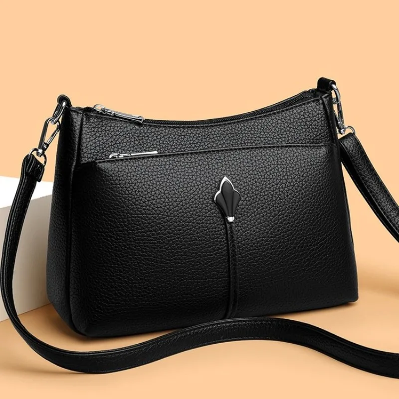 

Women's Leather Crossbody-Bag Stylish And Functional With Adjustable Strap And Card Slots For Organized Essentials