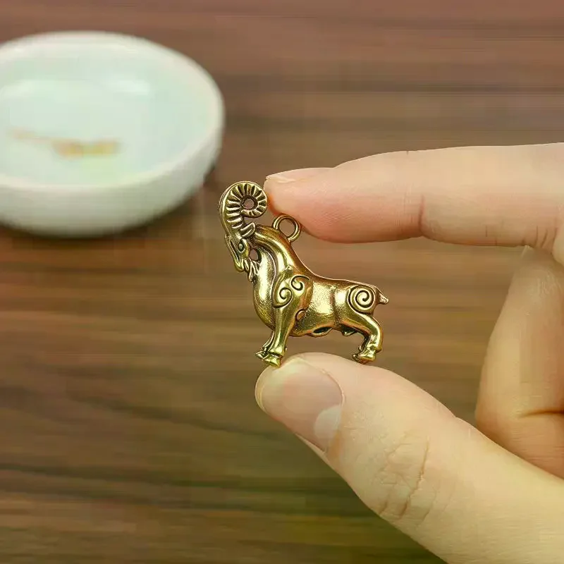 Retro Brass Sheep Pendant Ornament Anti-Rust Mini Decorative Figurine for Living Room Desk Coffee Table Decoration