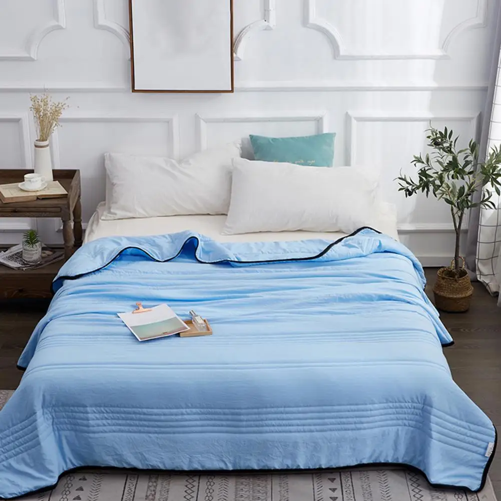 Breathable Quilt Ultralight Summer Cooler Quilt Skin-friendly Wear-resistant Comforter with Double-sided Effect Machine Washable