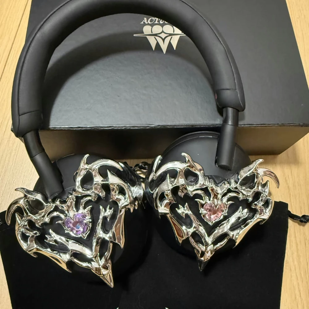 

For Sony WH-1000 XM6 Case Cover Y2K Headphone Decoration Silver Love Crystal for SONY XM6 Headset Accessory Earphone Case Gift