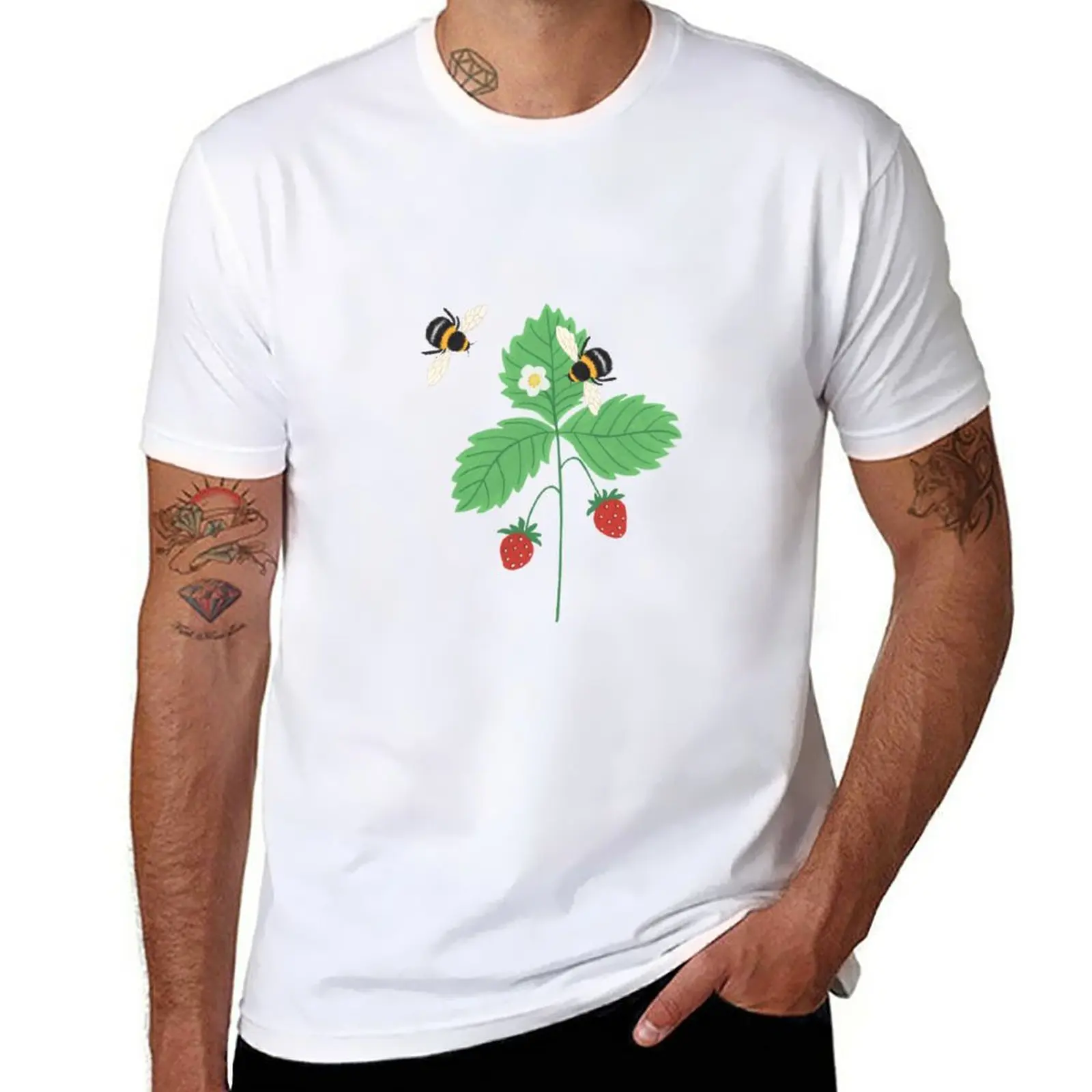 New Strawberry plant with bees T-Shirt shirts graphic tees cute tops Short t-shirt heavyweight t shirts for men