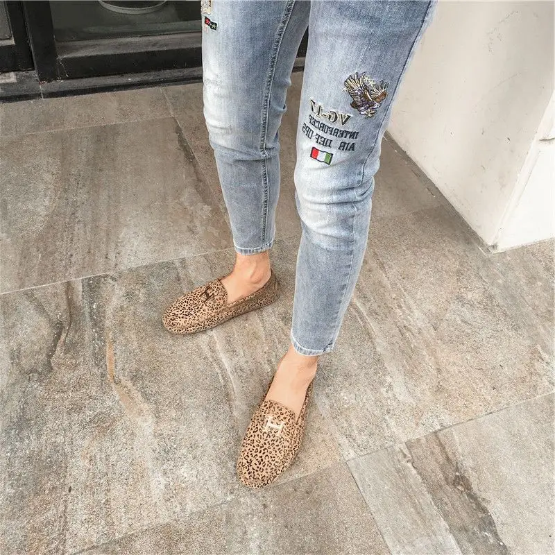 High Quality Stylish Low Rise Men's Designer Clothes New Blue Embroidered Jeans for Men Slim Kpop Style Students Cowboy Pants