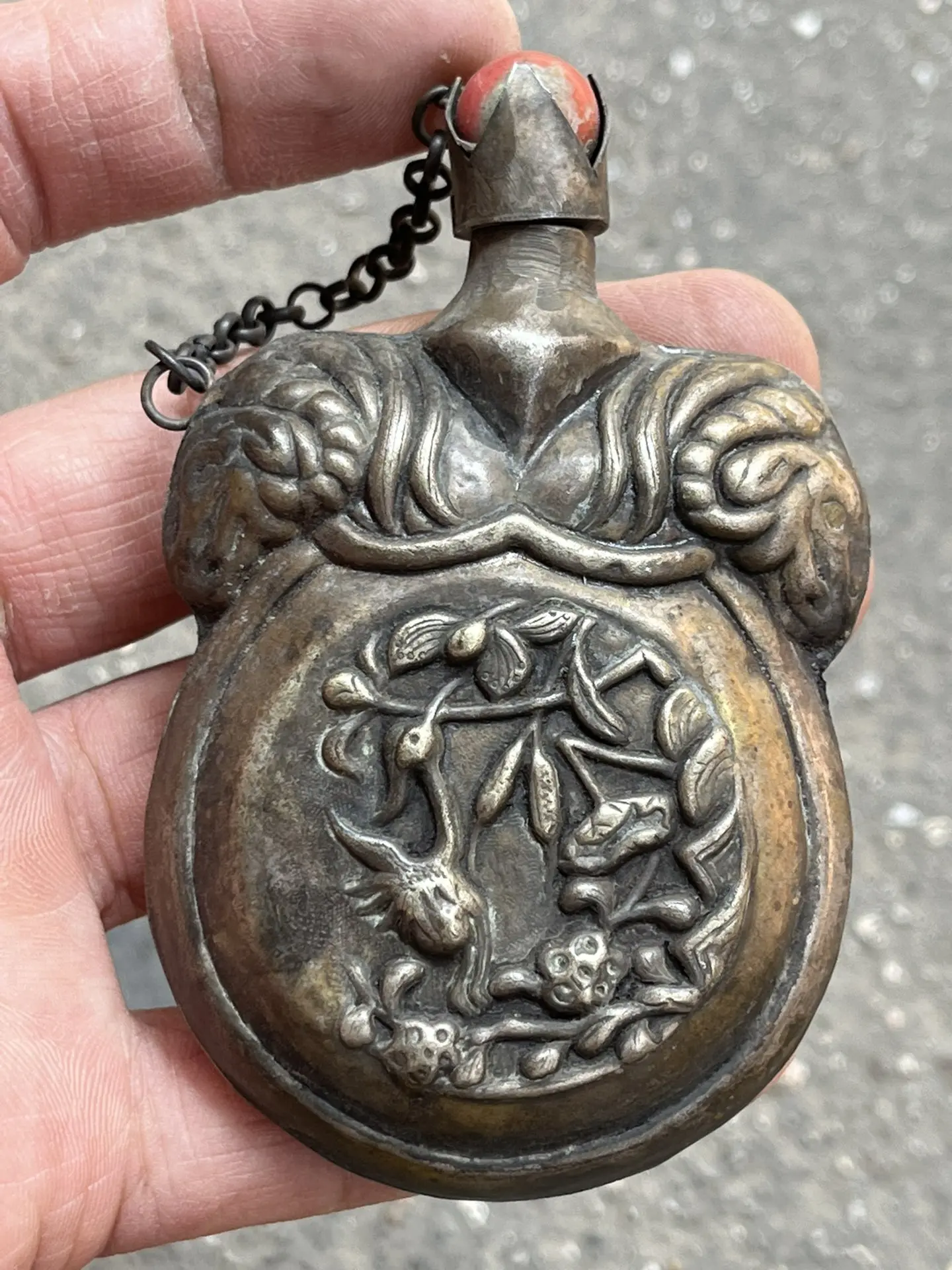 

Antique Miao Silver Made Old Crane Dancing Decoration Snuff Bottle